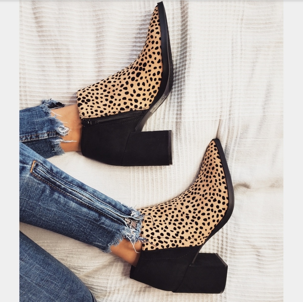 🆕️//The Alena// leopard print bootie